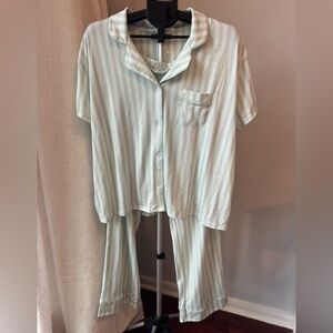 Laura Ashley Light Green Striped Pajama Set Short Sleeve/long pants Suze XL NEW